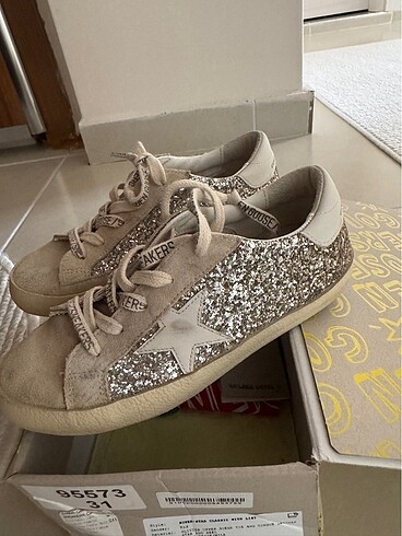 Golden Goose Deluxe Golden goos