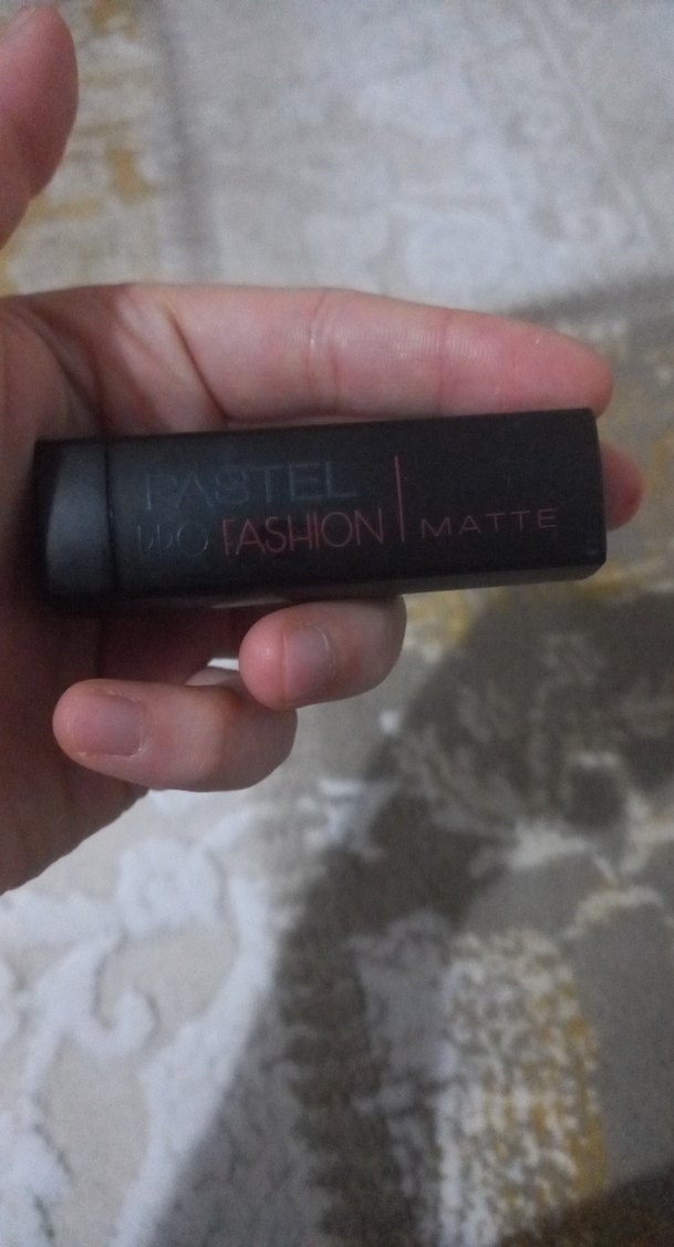 Kırmızı Ruj - Görsel 2