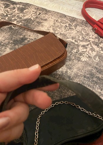 Zincir Detaylı Siyah Deri Yılan Desenli Çanta - Görsel 3