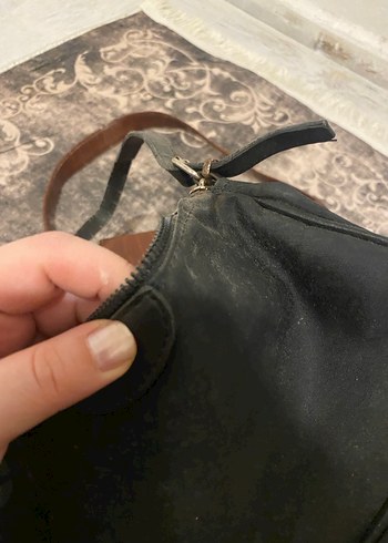 Zincir Detaylı Siyah Deri Yılan Desenli Çanta - Görsel 2