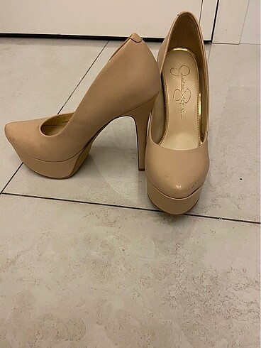 Jessica Simpson platform