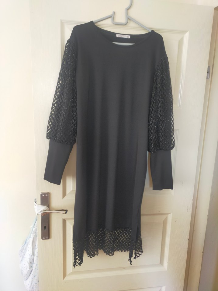 Siyah Dantel Detaylı Uzun Kollu Uzun Elbise - Görsel 2