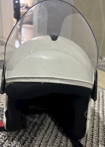 Beyaz Minimalist Plastik Motosiklet Kaskı - Görsel 2