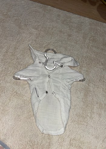 Düğmeli Beyaz Gri Sokak Stili Köpek Kıyafeti - Görsel 2