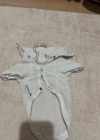 Düğmeli Beyaz Gri Sokak Stili Köpek Kıyafeti - Görsel 4