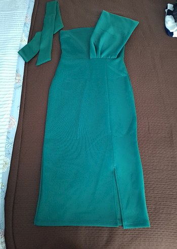 Yeşil Parlak Saten Kemerli Straplez Kalem Elbise - Görsel 3