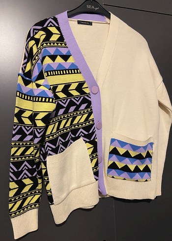 Çok Renkli Desenli V Yaka Örgü Kadın Hırka - Görsel 3