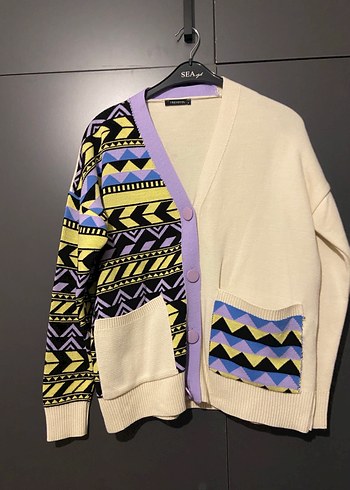 Çok Renkli Desenli V Yaka Örgü Kadın Hırka - Görsel 4