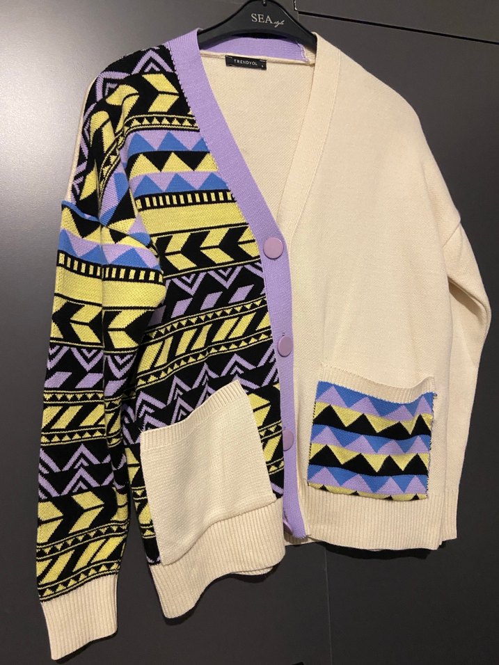 Çok Renkli Desenli V Yaka Örgü Kadın Hırka - Görsel 3
