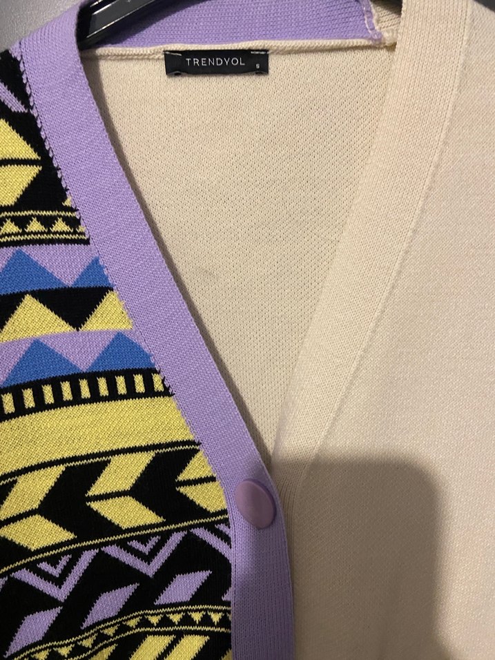 Çok Renkli Desenli V Yaka Örgü Kadın Hırka - Görsel 2