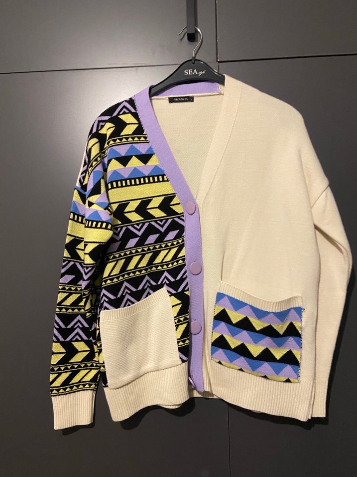 Çok Renkli Desenli V Yaka Örgü Kadın Hırka - Görsel 4