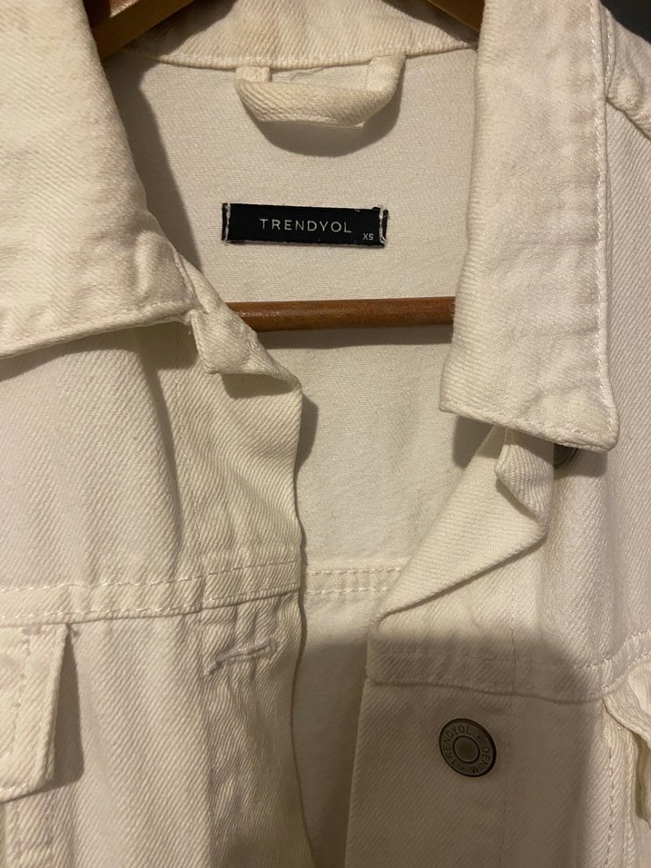 Beyaz Düğmeli Kadın Denim Ceket - Görsel 3