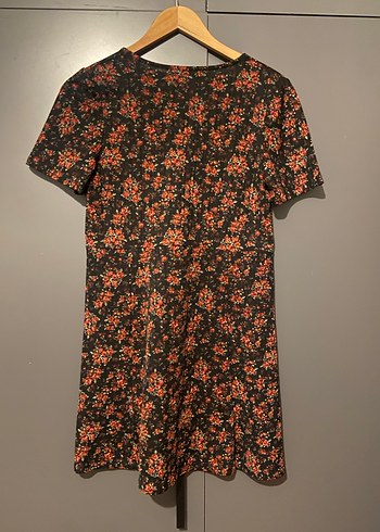 Kısa Kollu V Yaka Çiçekli Midi Elbise - Görsel 4