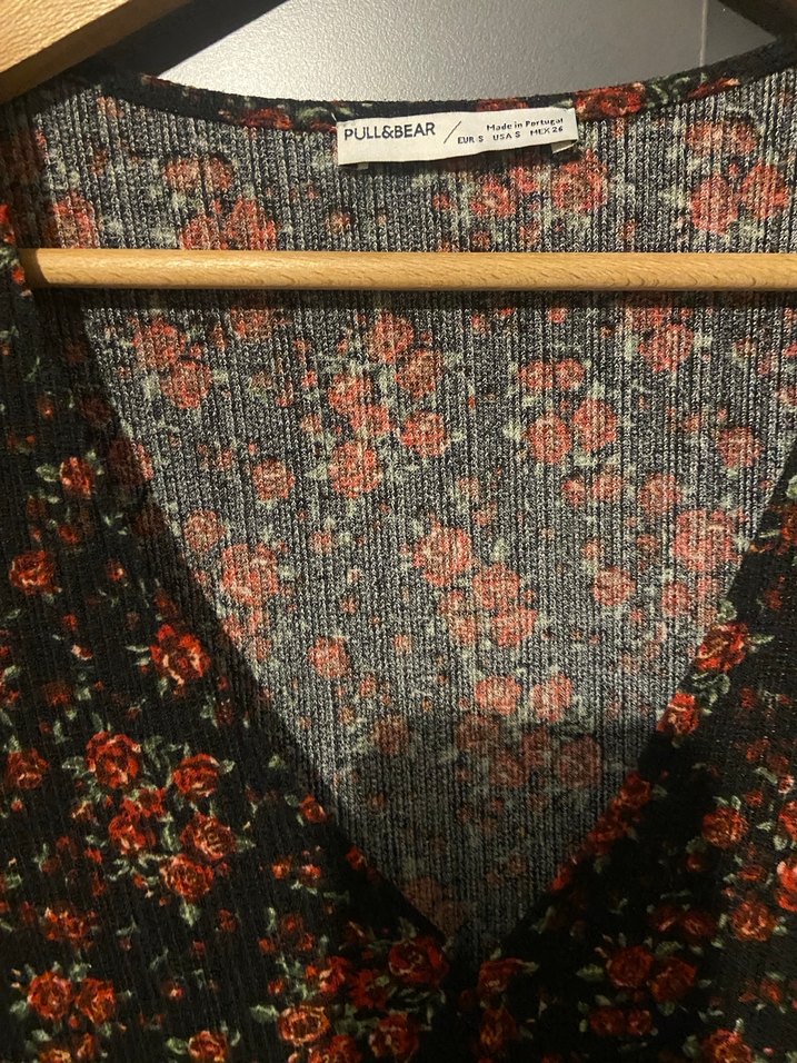 Kısa Kollu V Yaka Çiçekli Midi Elbise - Görsel 2