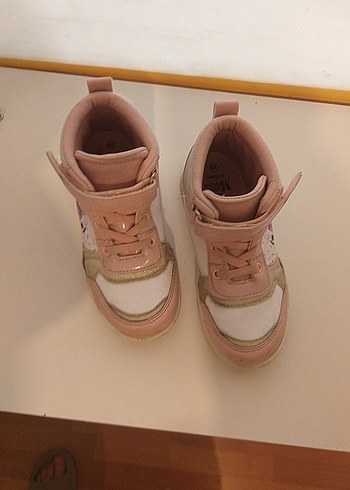 Kız Çocukları İçin Pembe Cırt Cırtlı Spor Ayakkabı - Görsel 2