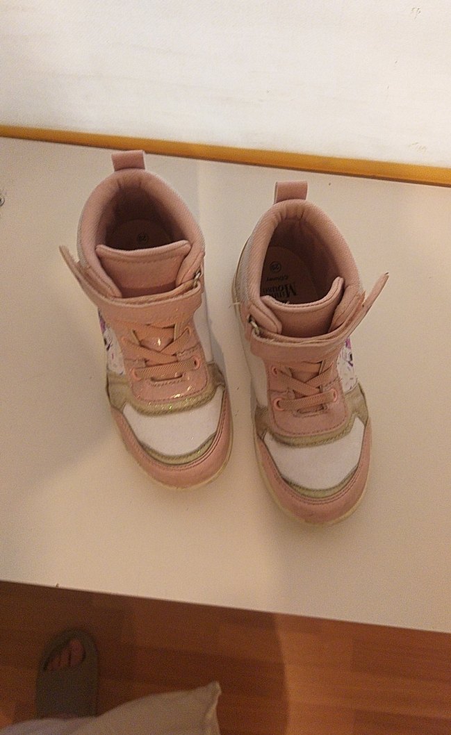 Kız Çocukları İçin Pembe Cırt Cırtlı Spor Ayakkabı - Görsel 2