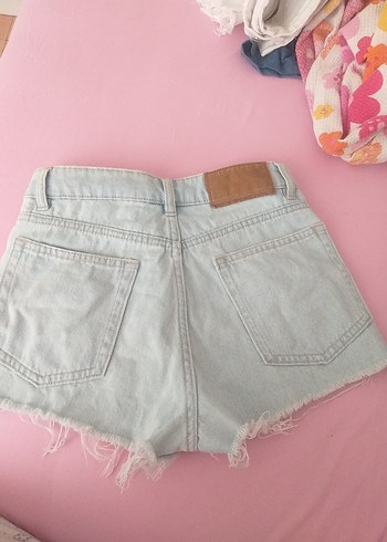 Pull and Bear Kadın Açık Renk Mini Denim Şort