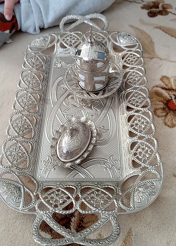 Kütahya Porselen Gümüş İşlemeli Dekoratif Tepsi ve Kapaklı Kase