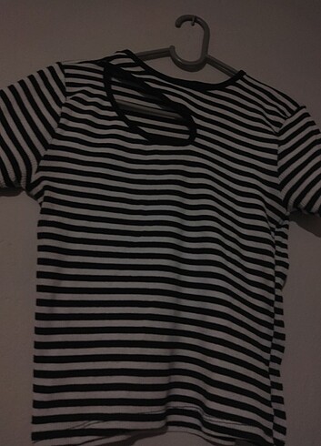 Dekolteli crop