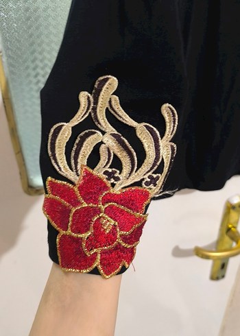 Kırmızı Nakışlı Siyah Uzun Kollu Mini Bluz - Görsel 4