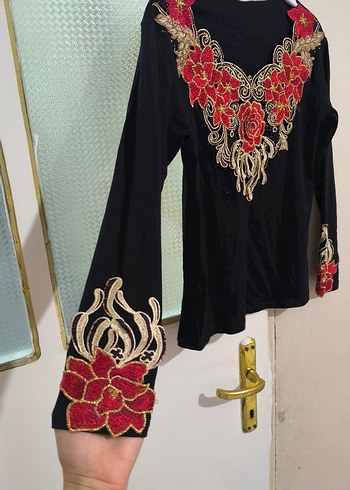 Kırmızı Nakışlı Siyah Uzun Kollu Mini Bluz - Görsel 3