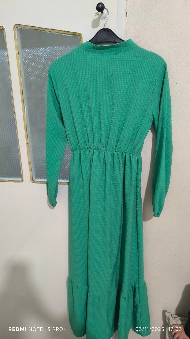 Uzun Yeşil Fırfırlı Kadın Elbise - Görsel 2