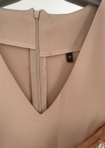 Bej V Yaka Düğmeli Uzun Elbise - Görsel 5