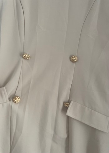 Bej V Yaka Düğmeli Uzun Elbise - Görsel 4