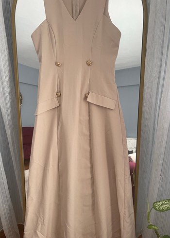 Bej V Yaka Düğmeli Uzun Elbise - Görsel 3