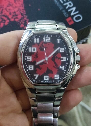 Tommy Hilfiger 2004 yılı Kırmızı Aslan Orijinal Saat
