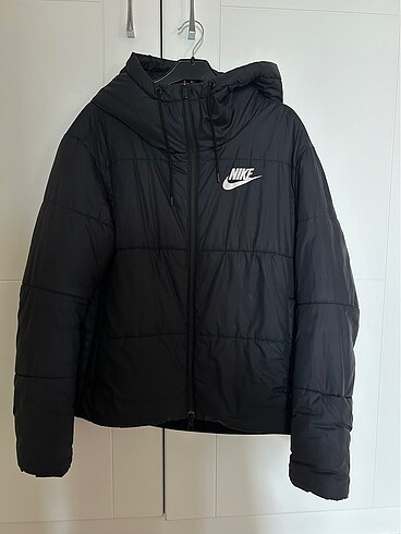 Nike mont
