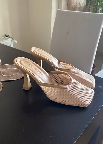 Diğer Bej Minimalist Stiletto Topuklu Kadın Terlik