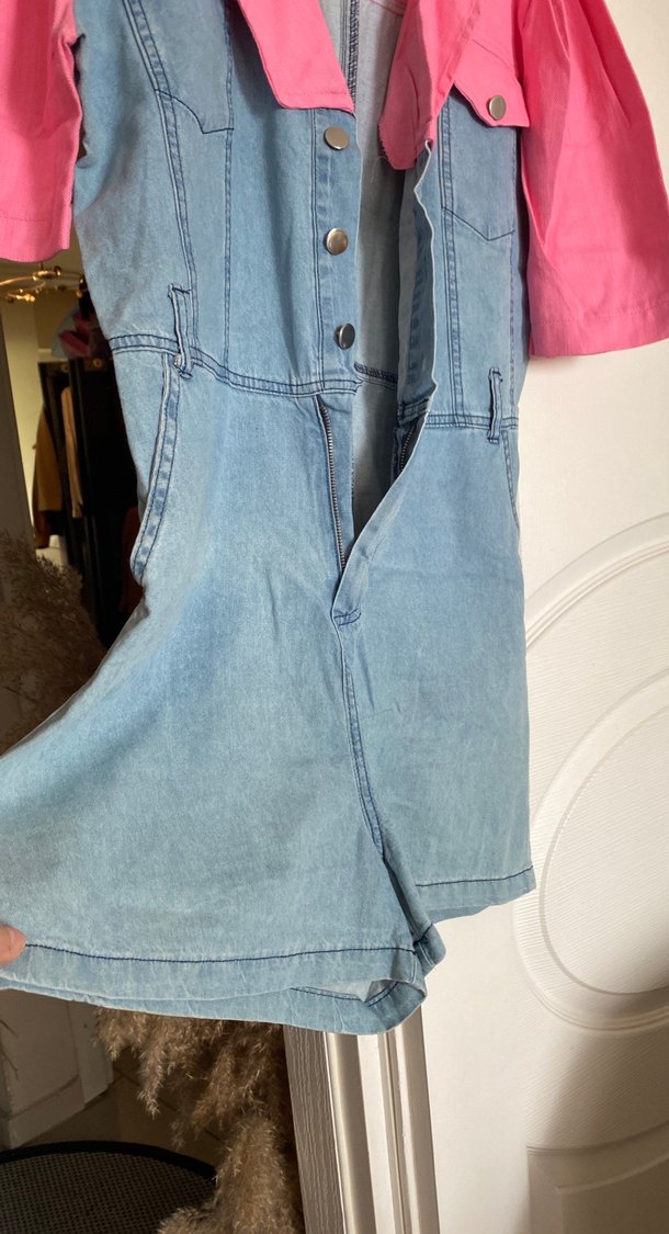 Pembe Kısa Kollu Denim Tulum - Görsel 4