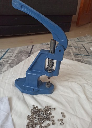 Mavi Metal Düğme Kapama Presi