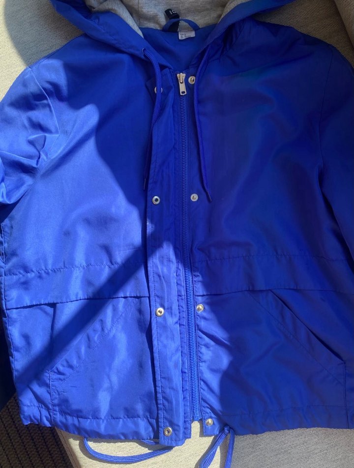 Mavi Kapüşonlu Erkek Yağmurluk - Görsel 4