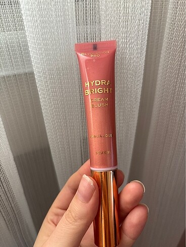 Revolution Pro Hydra Bright Cream Blush Peach rengi