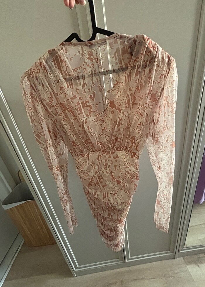 Arkası transparan dekolte elbise - Görsel 3