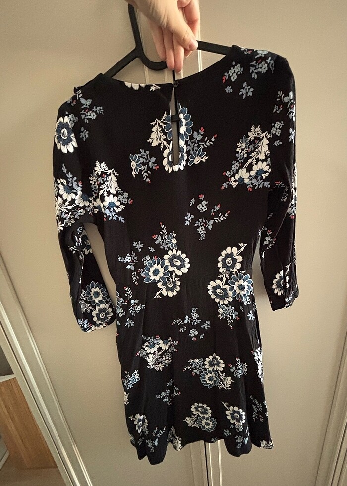 Siyah çiçekli mini elbise - Görsel 2