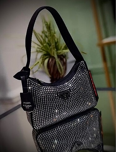 Prada taşlı
