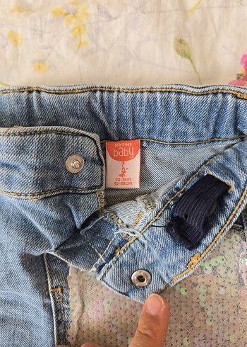 Pul Detaylı Mavi Kız Denim Şort - Görsel 3