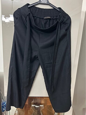Siyah kumaş kısa bağcıklı m beden pantolon
