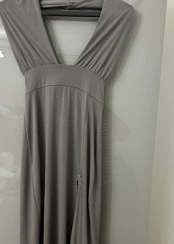 V Yaka Gri Uzun Drapeli Elbise - Görsel 6