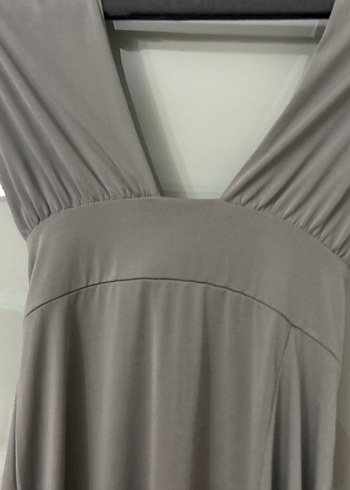 V Yaka Gri Uzun Drapeli Elbise - Görsel 3