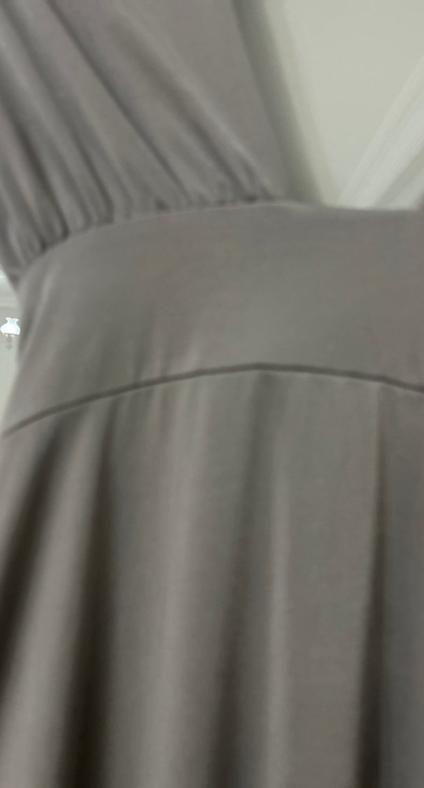 V Yaka Gri Uzun Drapeli Elbise - Görsel 4