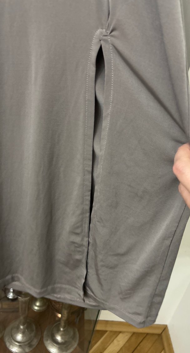 V Yaka Gri Uzun Drapeli Elbise - Görsel 5