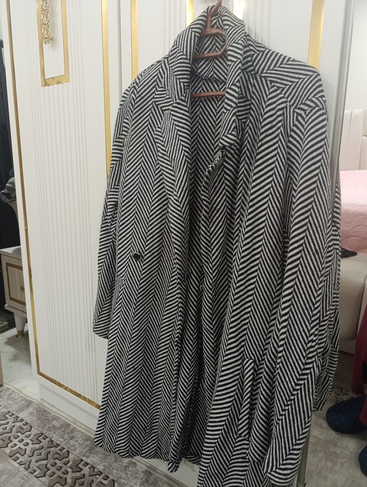 Zebra Desenli Uzun Gri Kadın Palto - Görsel 2