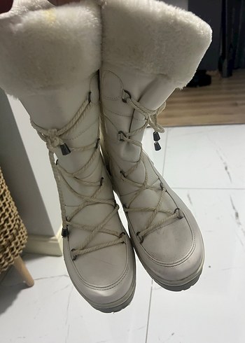 Beyaz Tüylü Kadın Dolgu Topuk Bot -Kar botu - Görsel 3