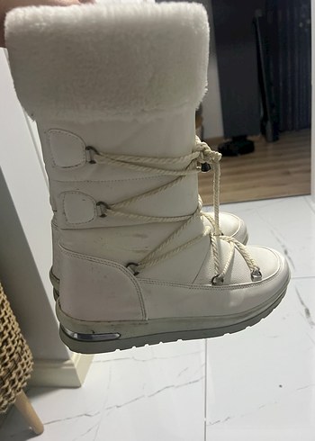 Beyaz Tüylü Kadın Dolgu Topuk Bot -Kar botu - Görsel 2