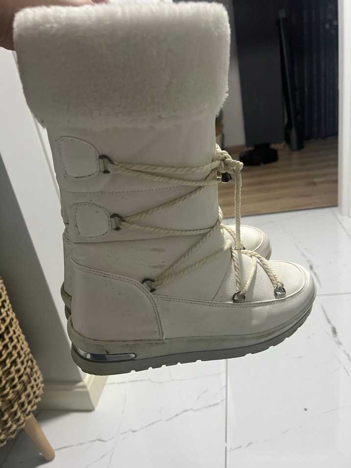 Beyaz Tüylü Kadın Dolgu Topuk Bot -Kar botu - Görsel 2