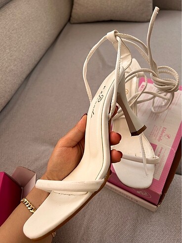 Beyaz topuklu ayakkabı - Görsel 6